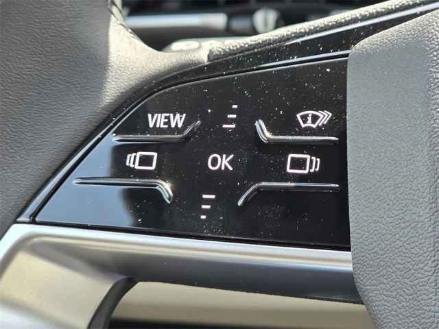 Vehicle image 20 of 44