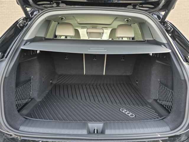 Vehicle image 28 of 44