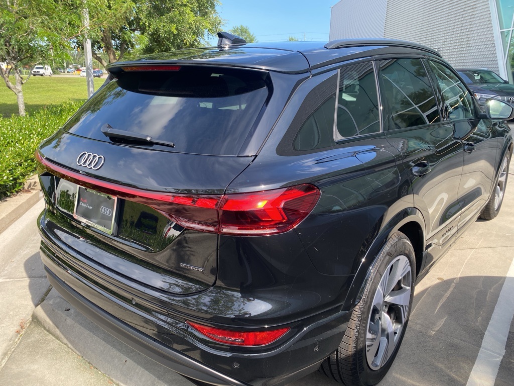 Vehicle image 3 of 10