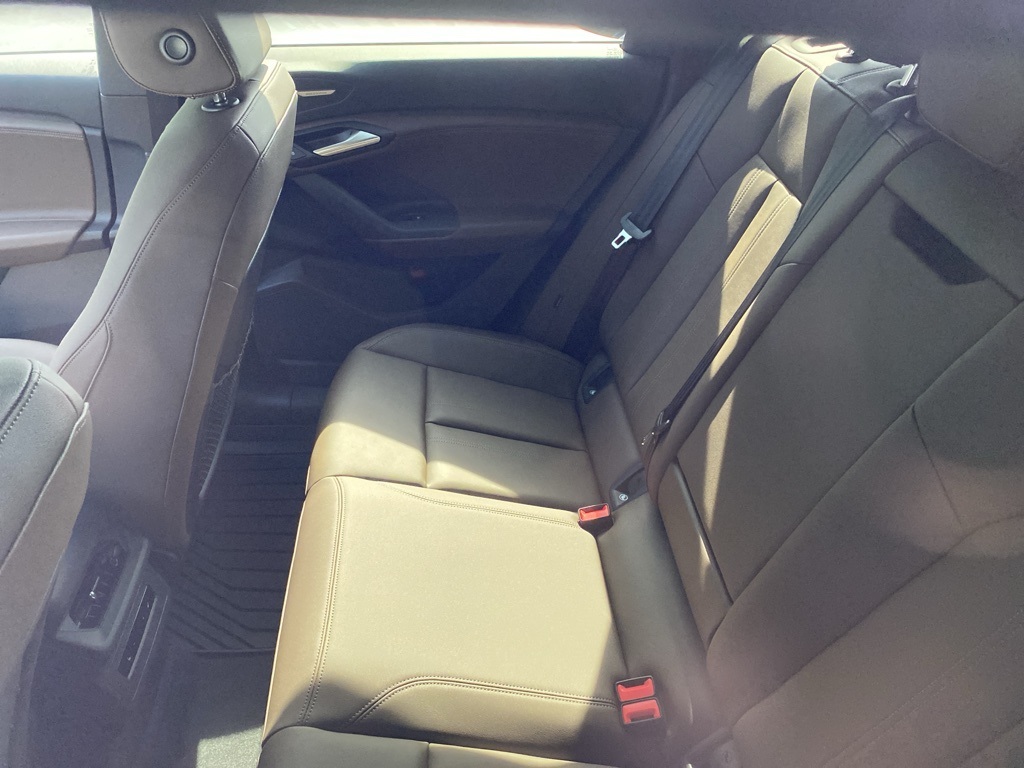 Vehicle image 7 of 10
