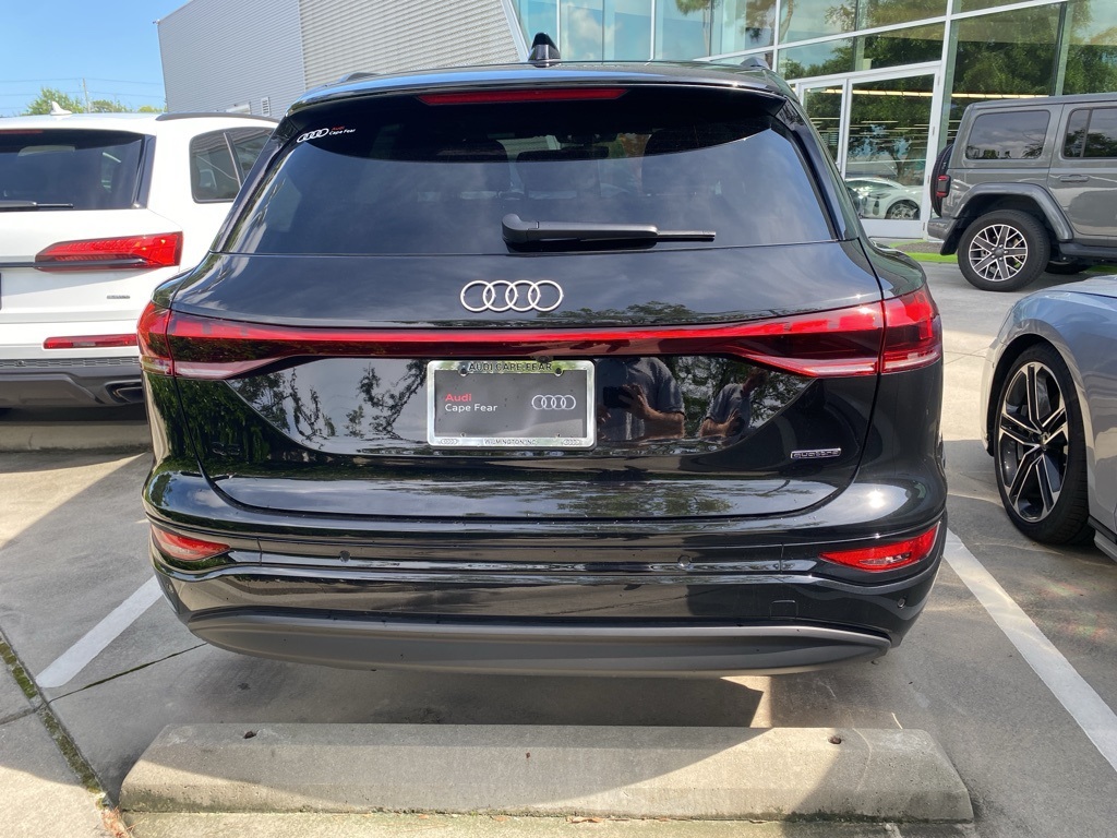 Vehicle image 9 of 10