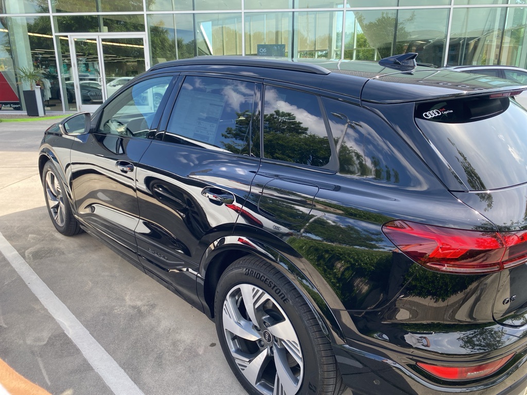 Vehicle image 4 of 10