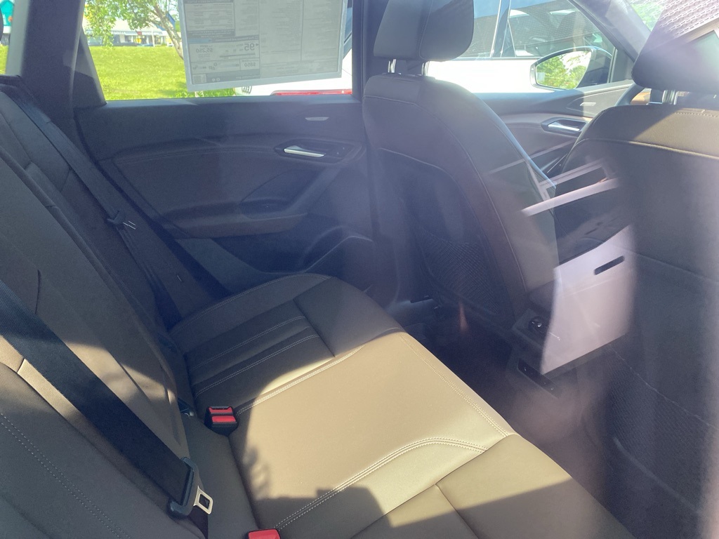 Vehicle image 6 of 10