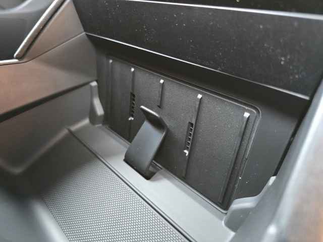 Vehicle image 32 of 46