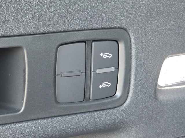 Vehicle image 40 of 46