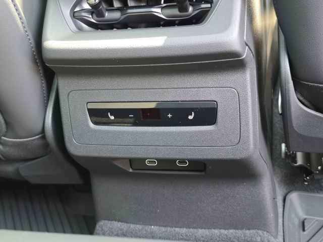 Vehicle image 33 of 46