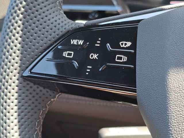 Vehicle image 36 of 46