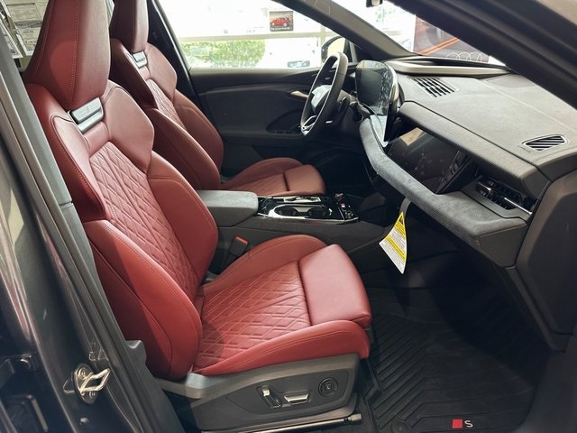 2025 Audi SQ6 e-tron Prestige Image 9 of 29