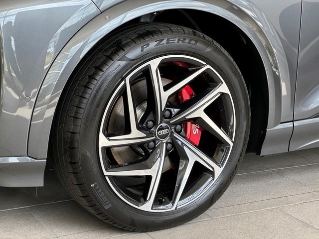 2025 Audi SQ6 e-tron Prestige Image 5 of 29