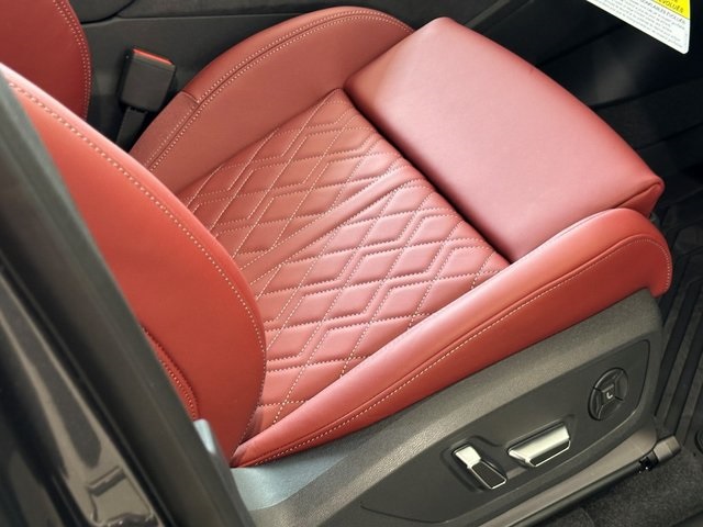 2025 Audi SQ6 e-tron Prestige Image 10 of 29