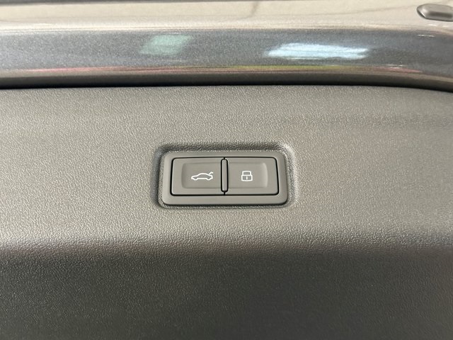 2025 Audi SQ6 e-tron Prestige Image 25 of 29