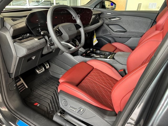 2025 Audi SQ6 e-tron Prestige Image 14 of 29