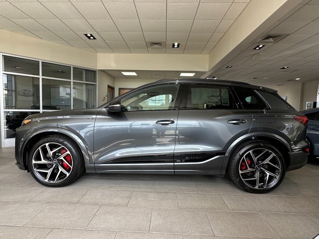 2025 Audi SQ6 e-tron Prestige Image 4 of 29