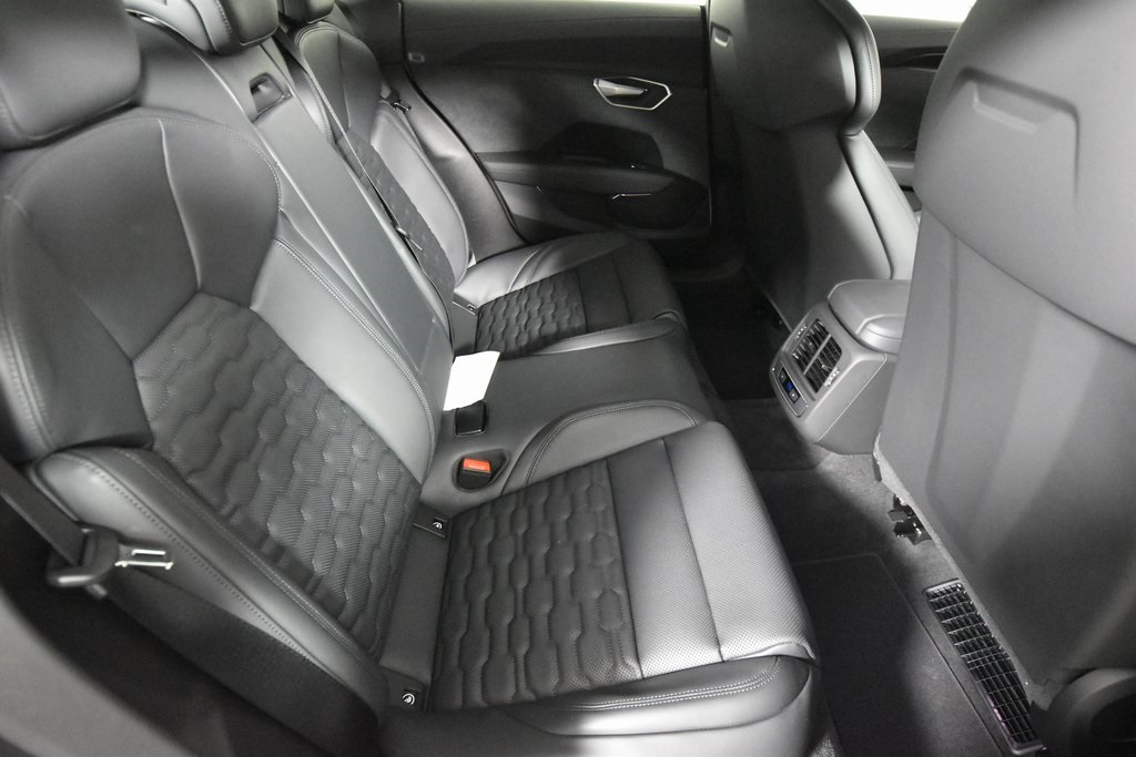 Vehicle image 11 of 19