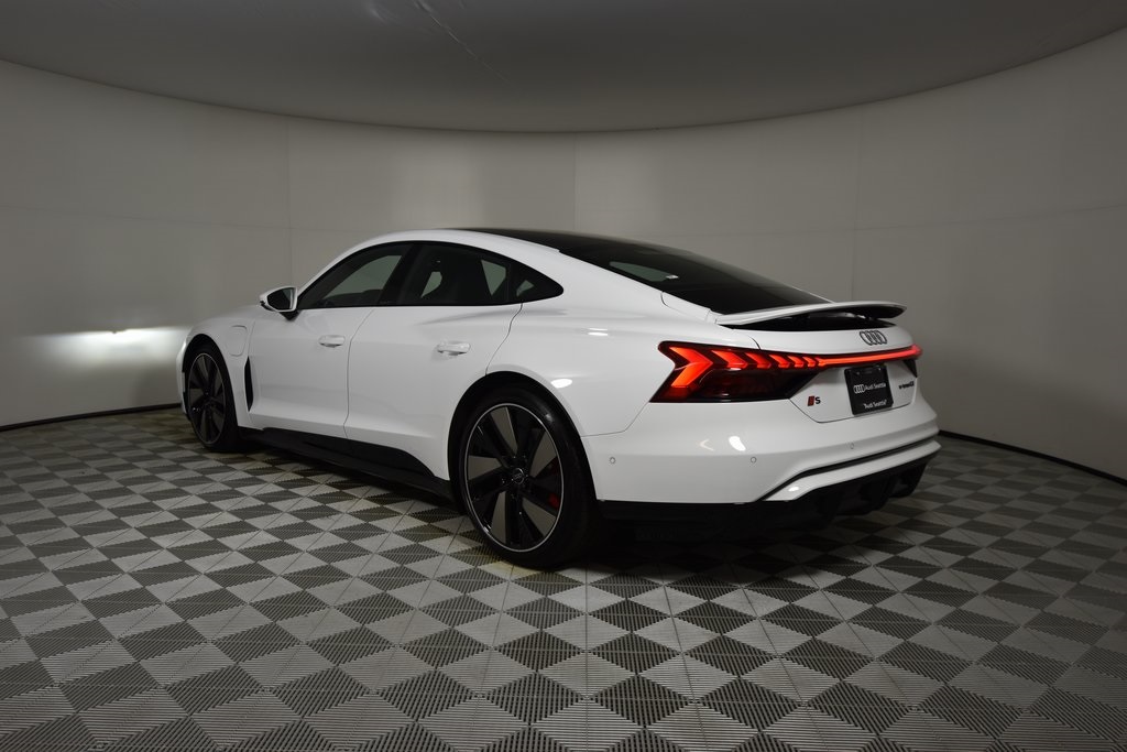 Vehicle image 8 of 19