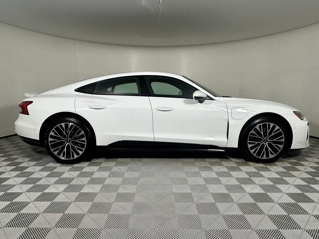 Vehicle image 7 of 19