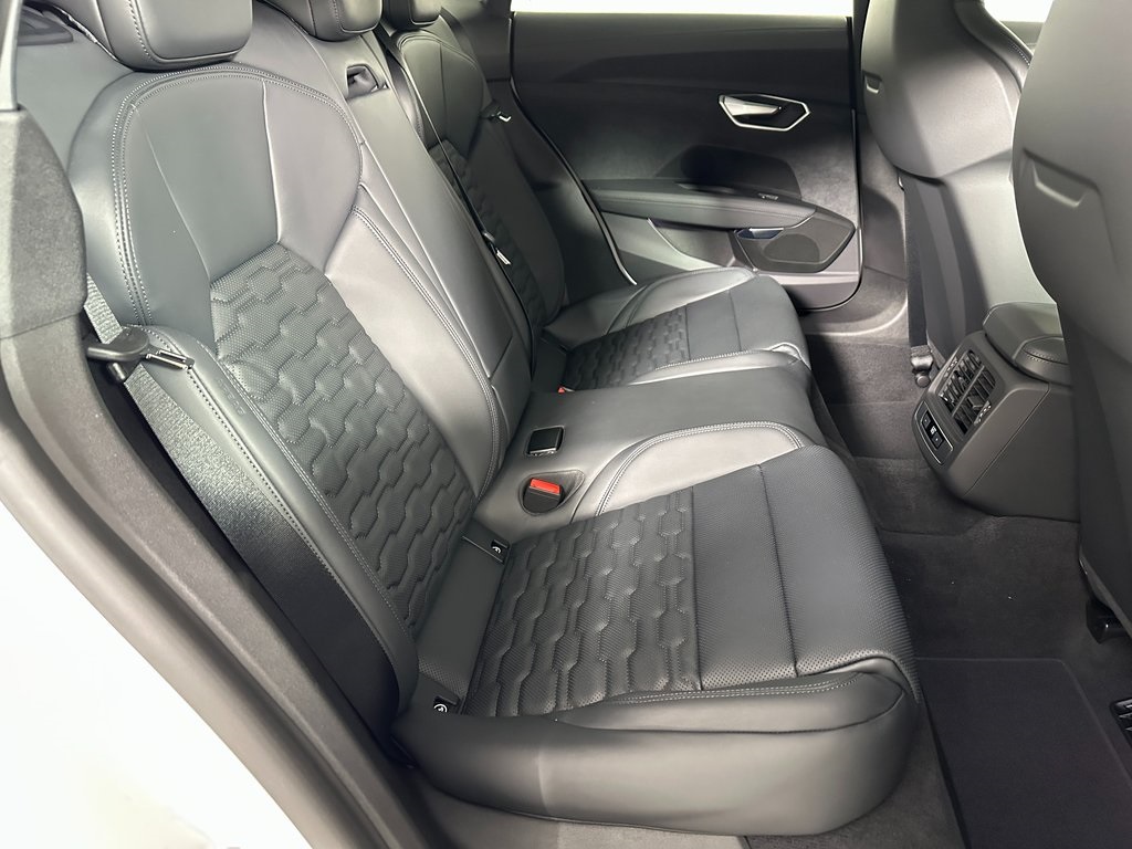 Vehicle image 11 of 19