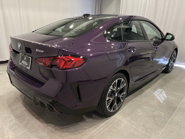 Vehicle image 4 of 8