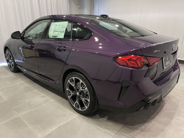 Vehicle image 6 of 8