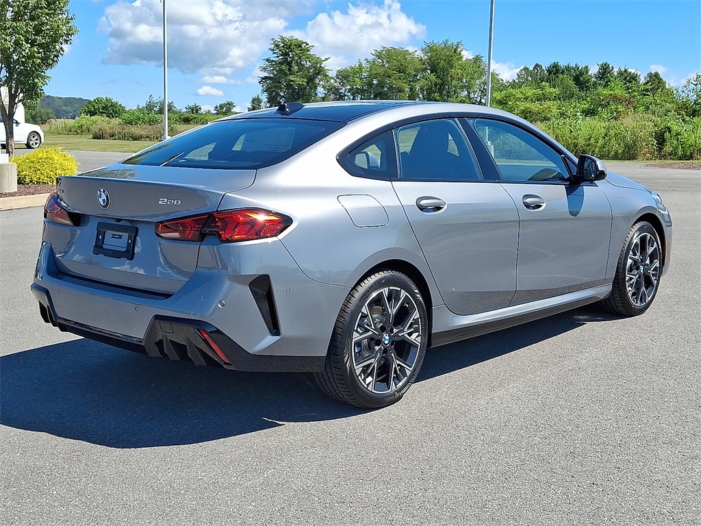 2025 BMW 2 Series 228 xDrive Image 3 of 18