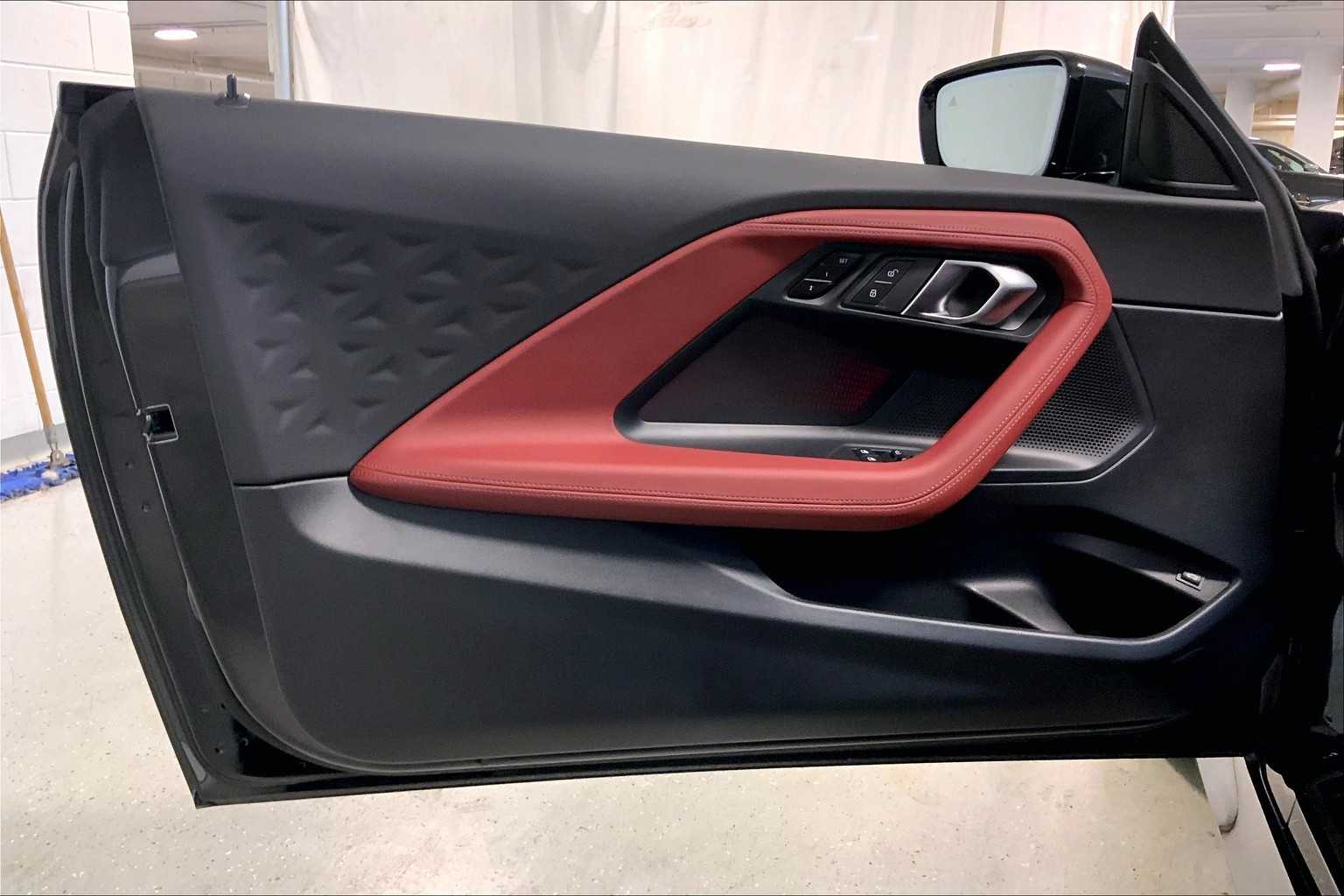 Vehicle image 15 of 22