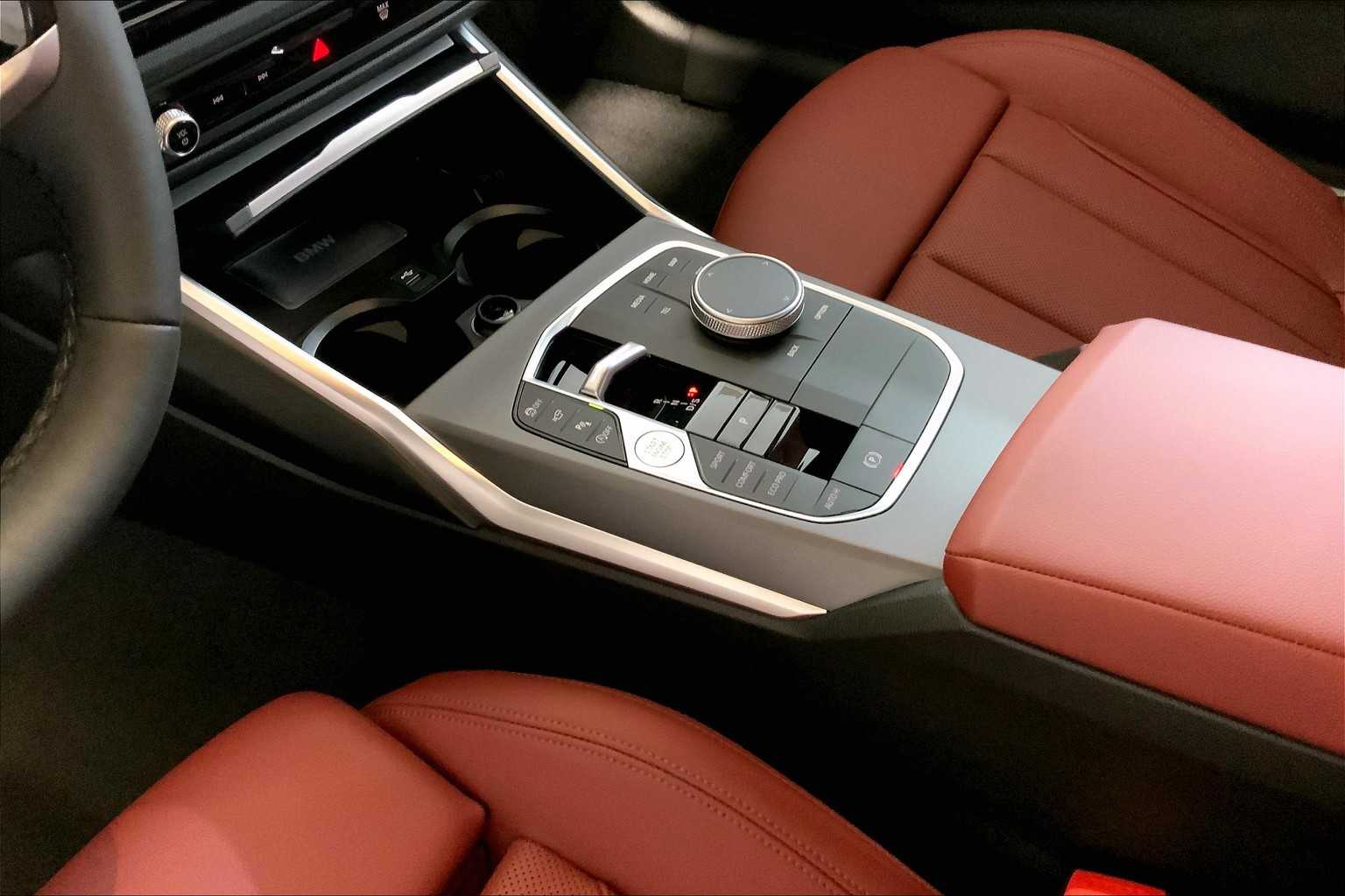 Vehicle image 14 of 22