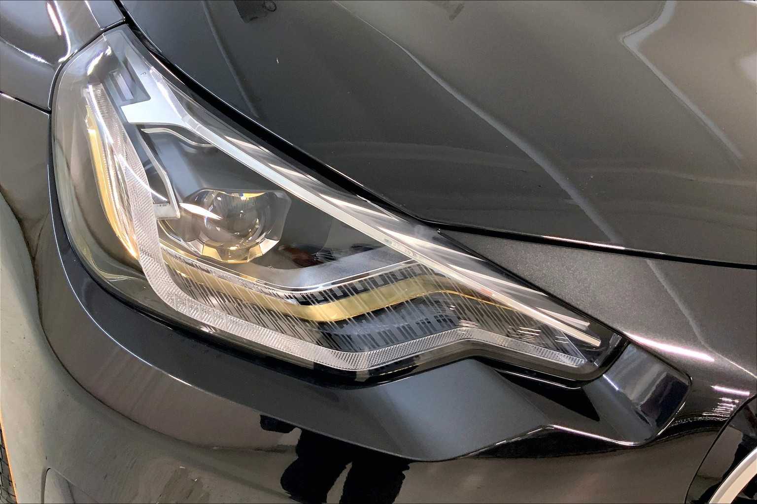 Vehicle image 17 of 22