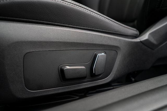 Vehicle image 28 of 32