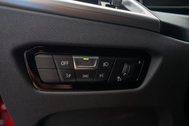 Vehicle image 25 of 32
