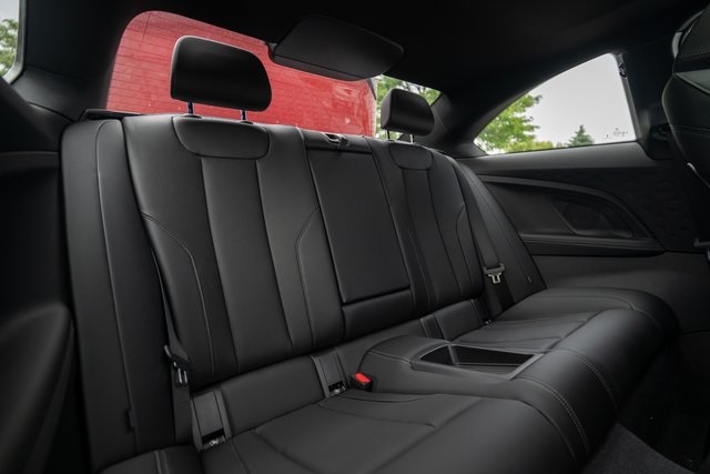 Vehicle image 11 of 32