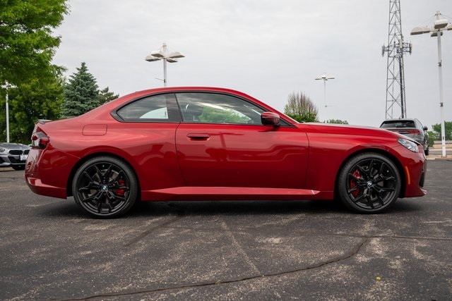 Vehicle image 4 of 32