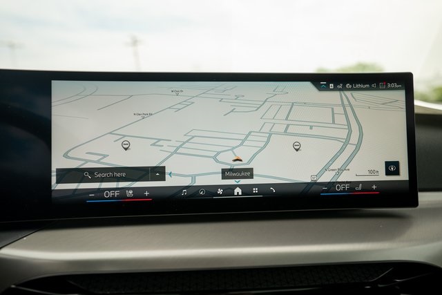 Vehicle image 21 of 32