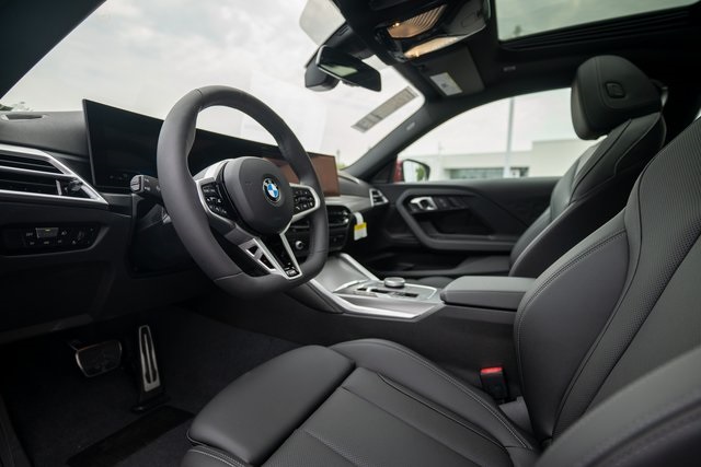 Vehicle image 17 of 32