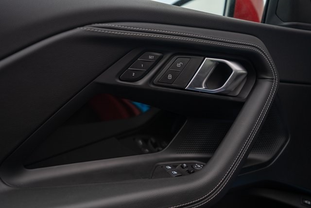 Vehicle image 23 of 32