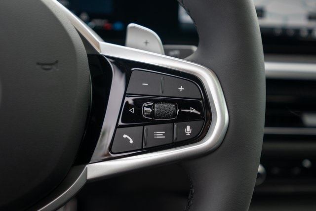 Vehicle image 31 of 32