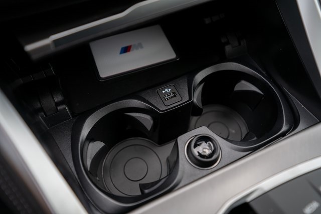 Vehicle image 29 of 32