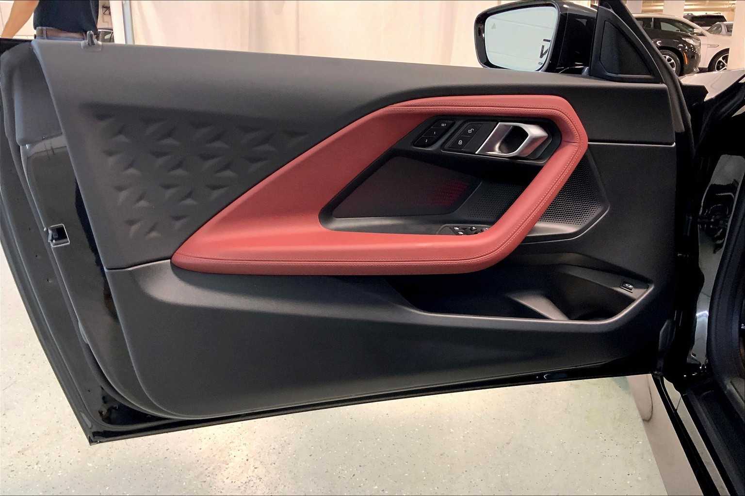 Vehicle image 15 of 22