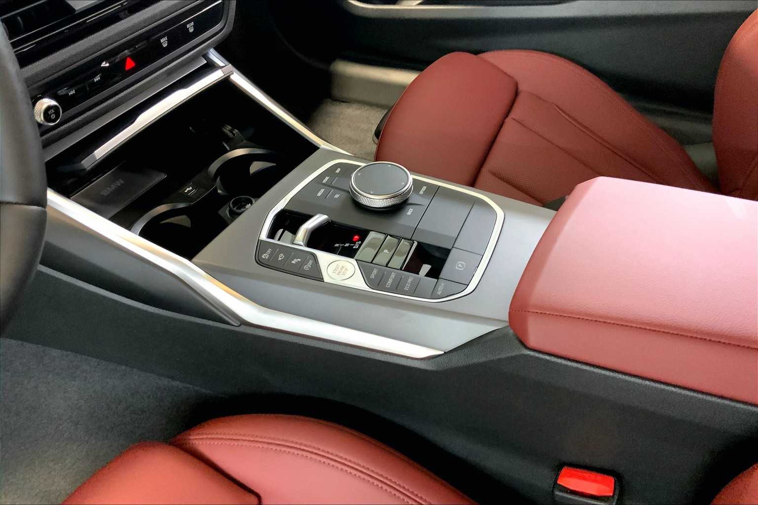 Vehicle image 14 of 22