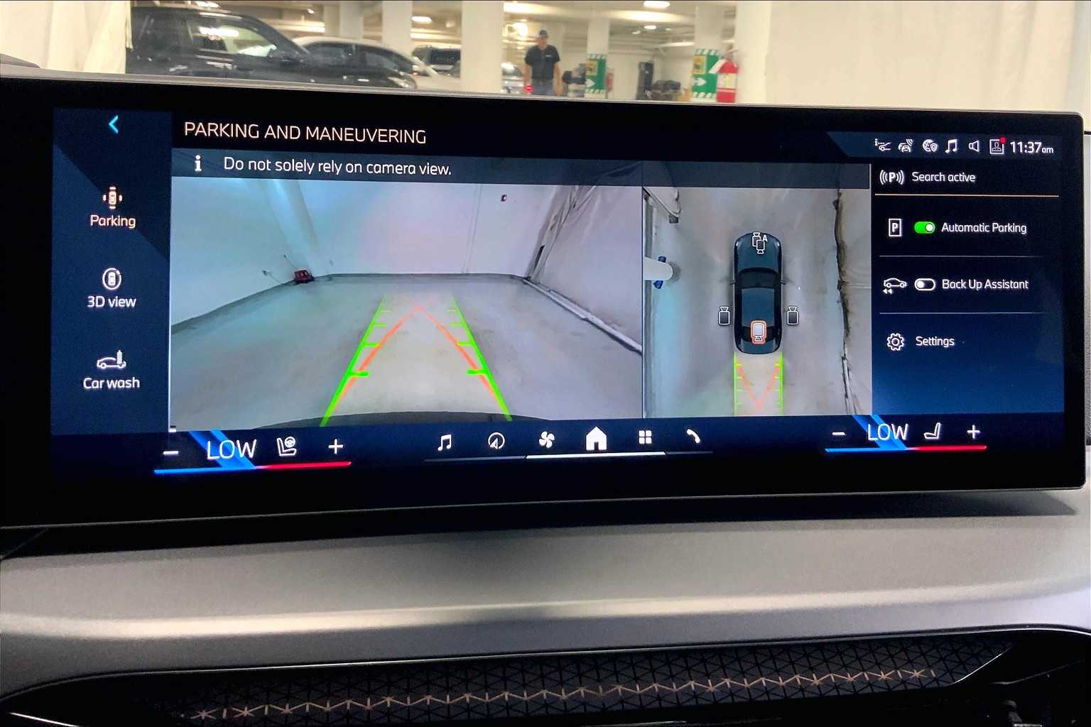 Vehicle image 11 of 22