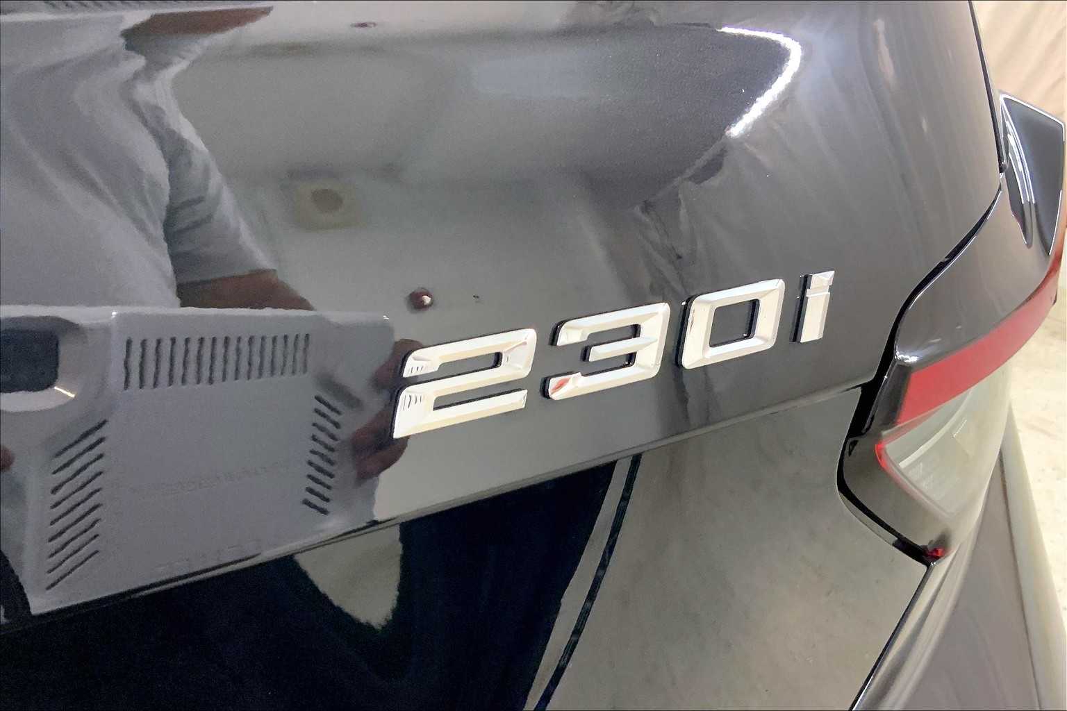 Vehicle image 20 of 22