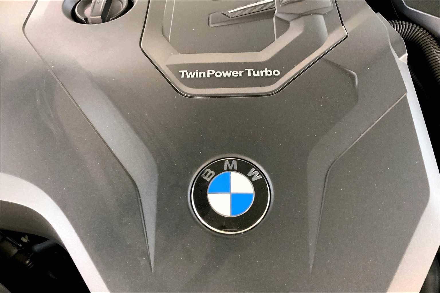 Vehicle image 21 of 22