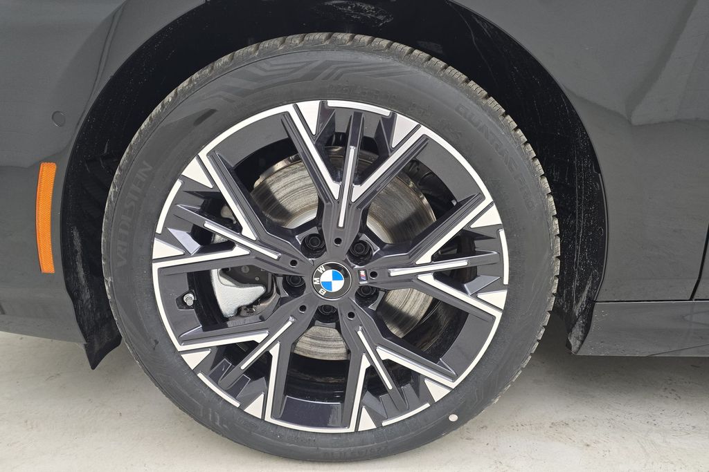 Vehicle image 11 of 30