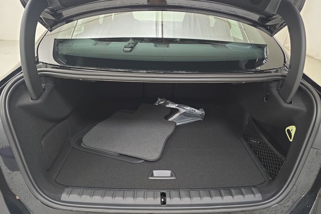 Vehicle image 27 of 30