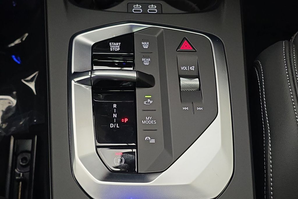 Vehicle image 21 of 30