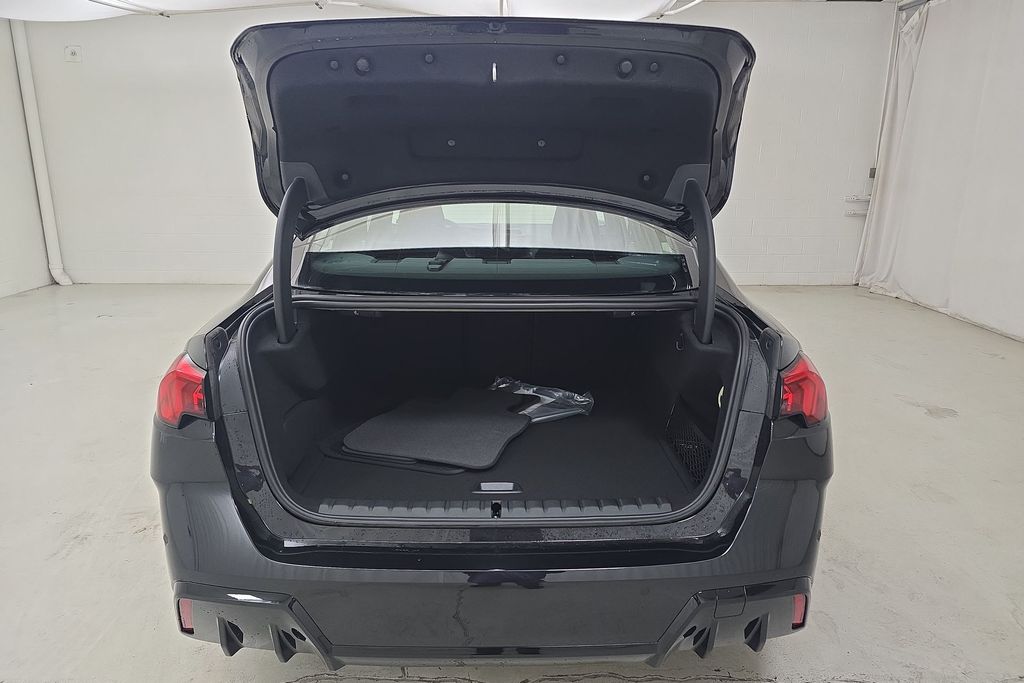 Vehicle image 28 of 30