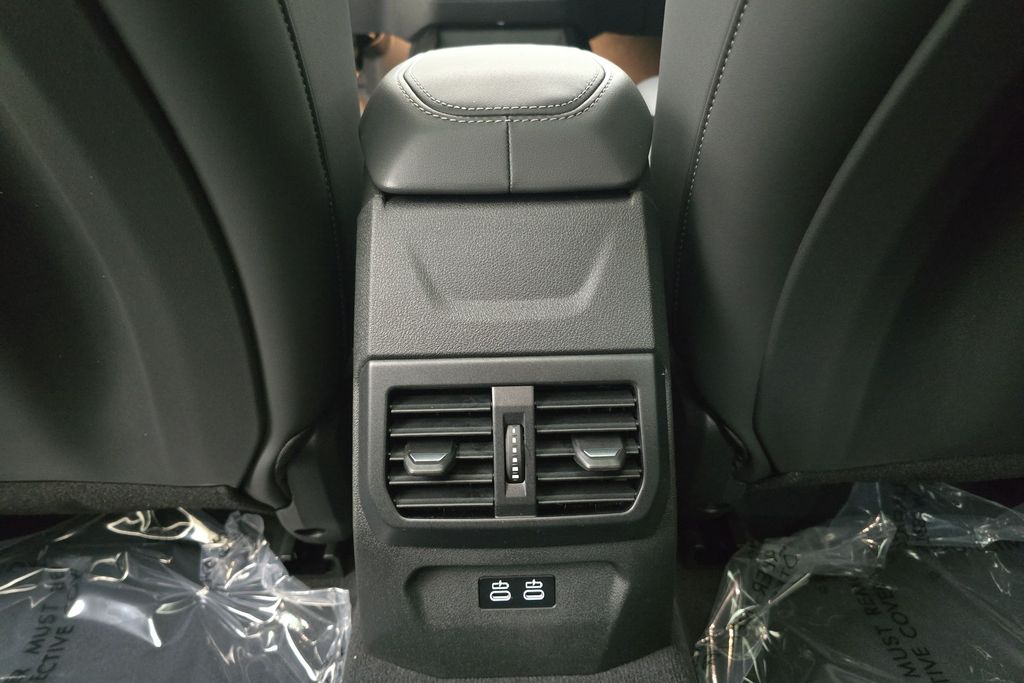 Vehicle image 25 of 30