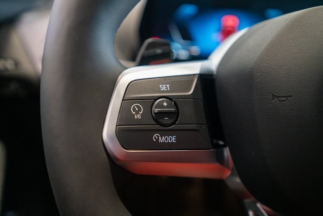Vehicle image 27 of 32