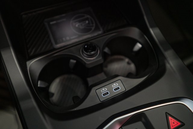 Vehicle image 22 of 32