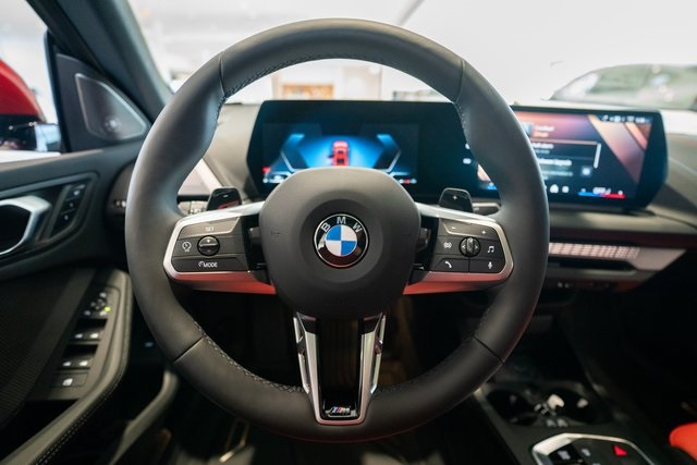 Vehicle image 26 of 32