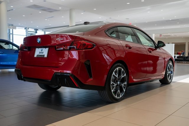 Vehicle image 4 of 32